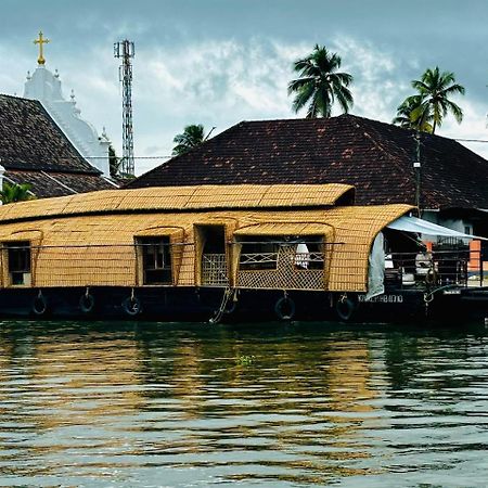 Marvel Cruise Hotel Alappuzha Bagian luar foto