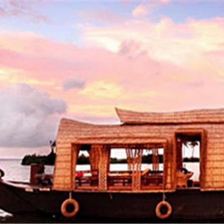 Marvel Cruise Hotel Alappuzha Bagian luar foto