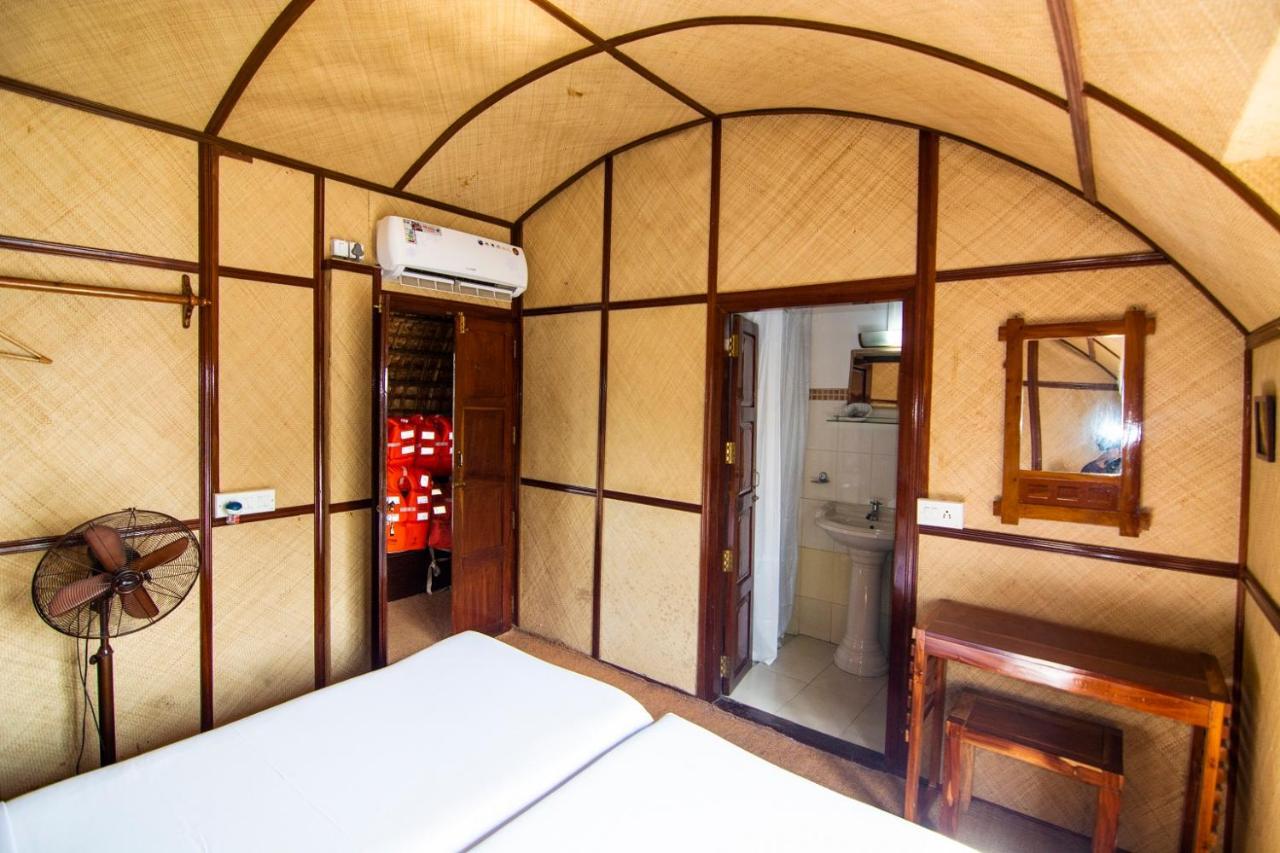 Marvel Cruise Hotel Alappuzha Bagian luar foto