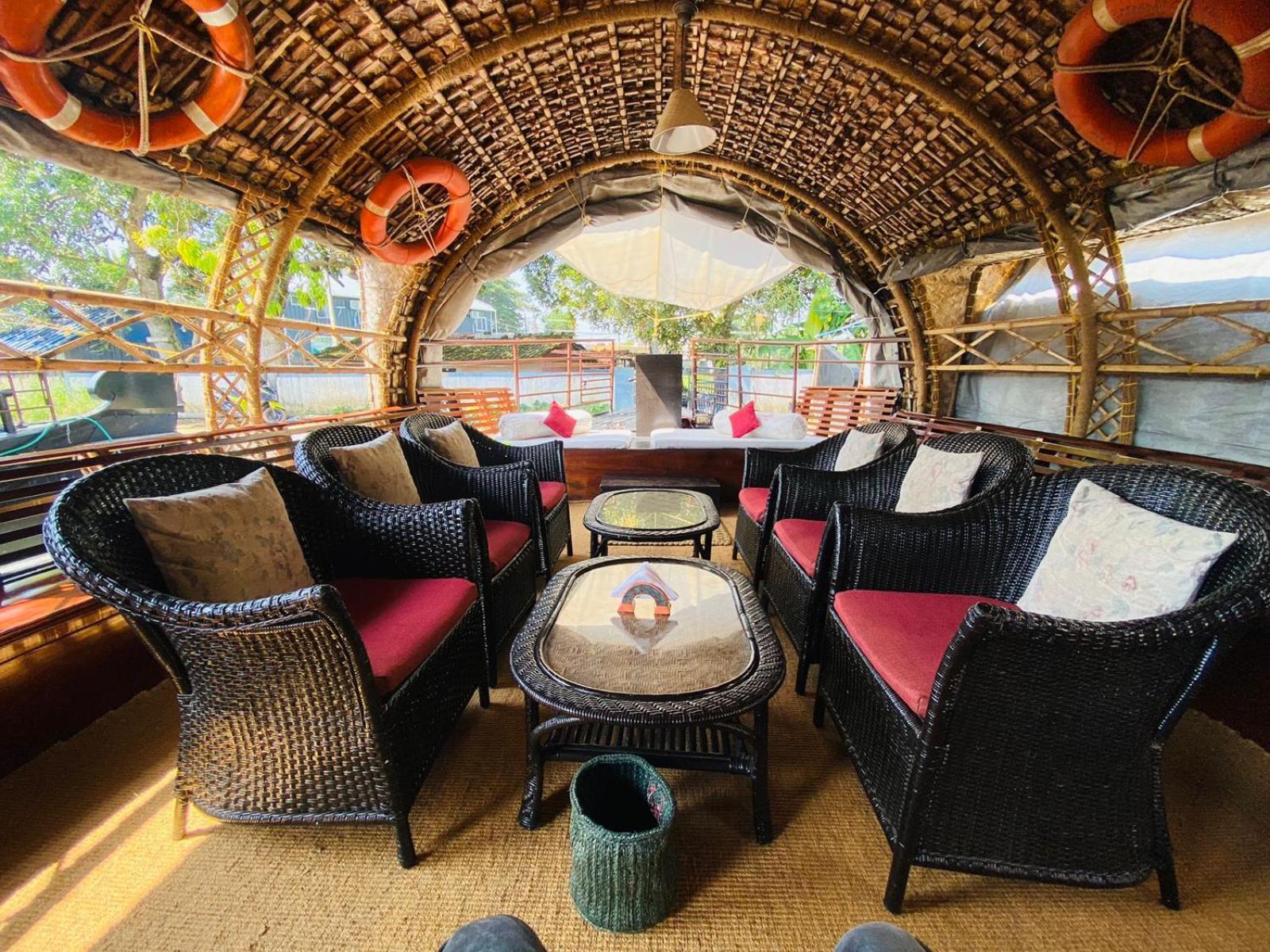 Marvel Cruise Hotel Alappuzha Bagian luar foto