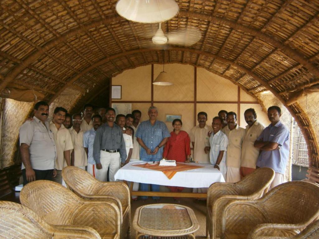 Marvel Cruise Hotel Alappuzha Ruang foto