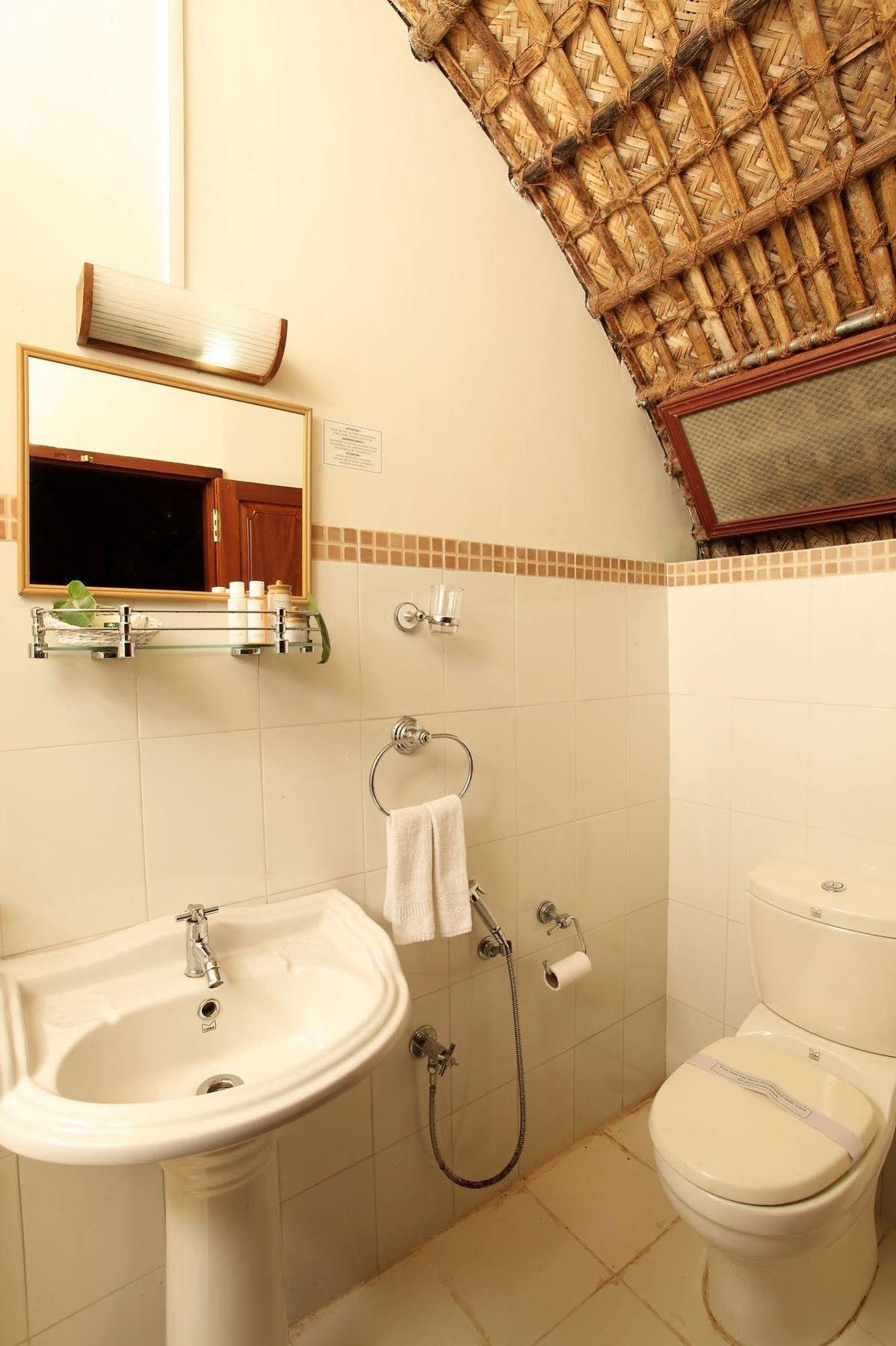 Marvel Cruise Hotel Alappuzha Bagian luar foto