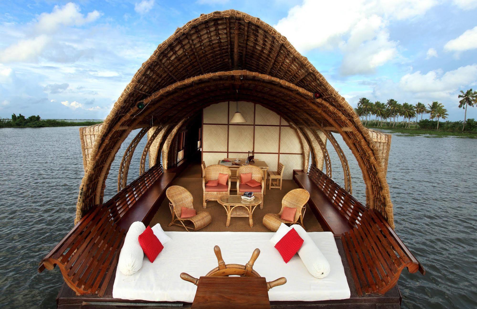 Marvel Cruise Hotel Alappuzha Bagian luar foto