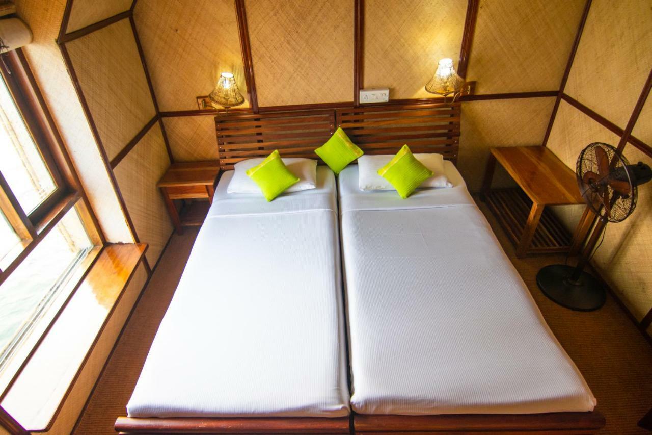Marvel Cruise Hotel Alappuzha Bagian luar foto