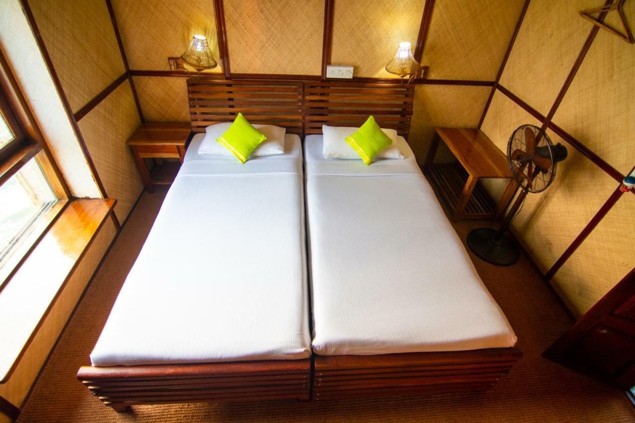 Marvel Cruise Hotel Alappuzha Bagian luar foto