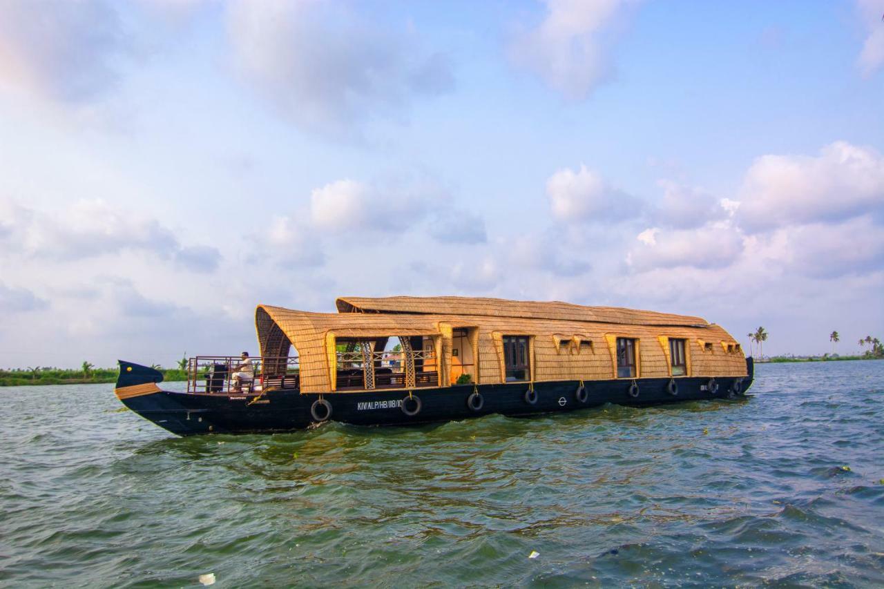 Marvel Cruise Hotel Alappuzha Bagian luar foto