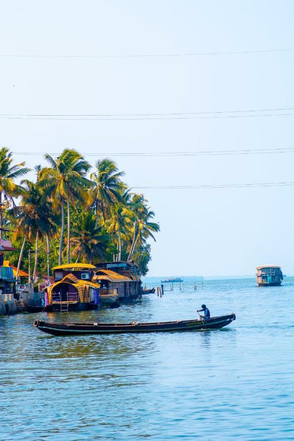 Marvel Cruise Hotel Alappuzha Bagian luar foto