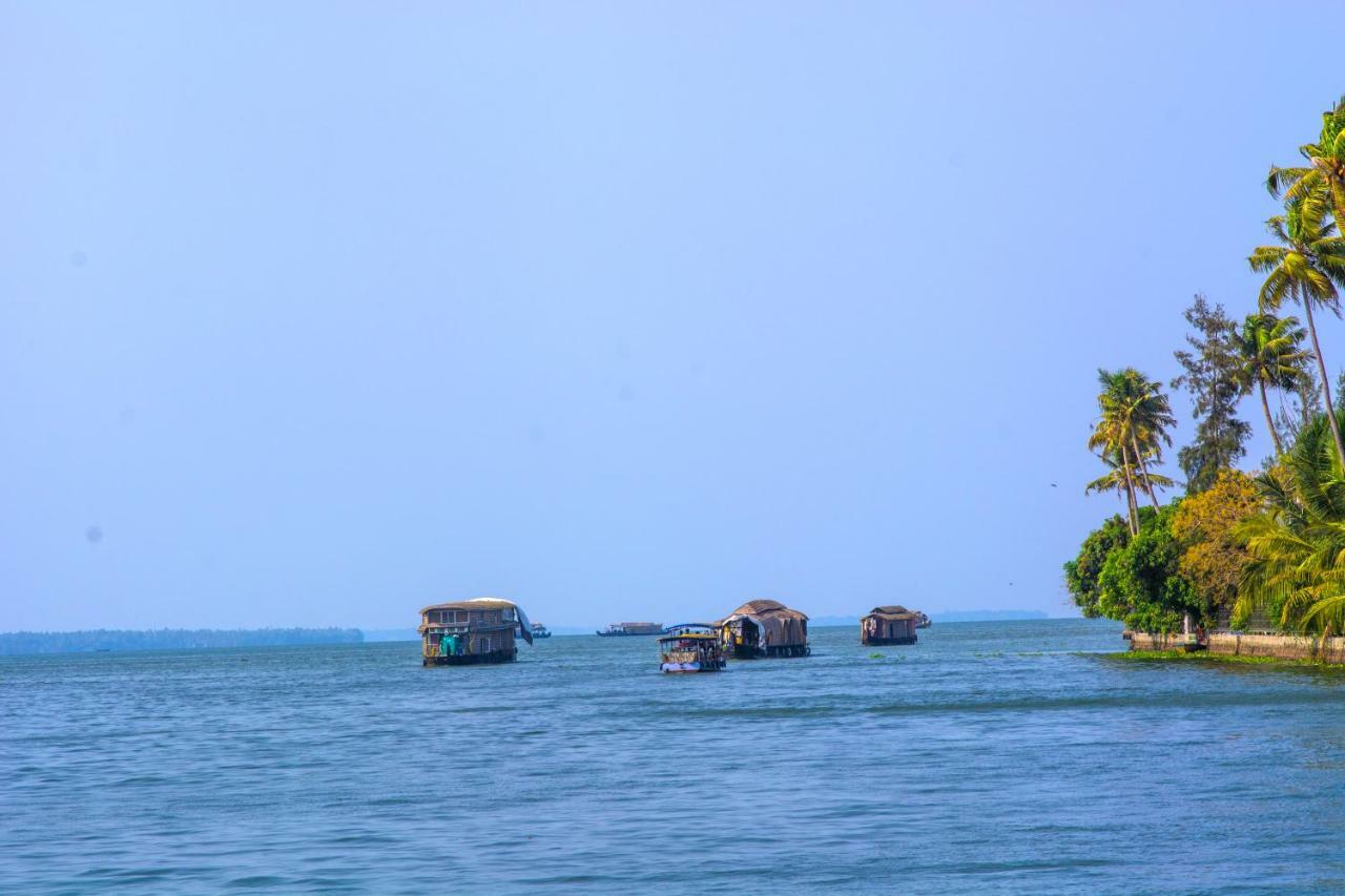 Marvel Cruise Hotel Alappuzha Bagian luar foto