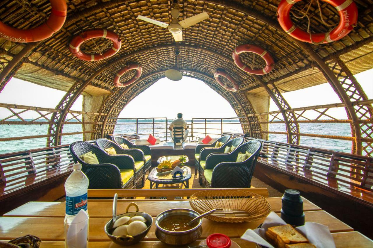 Marvel Cruise Hotel Alappuzha Bagian luar foto